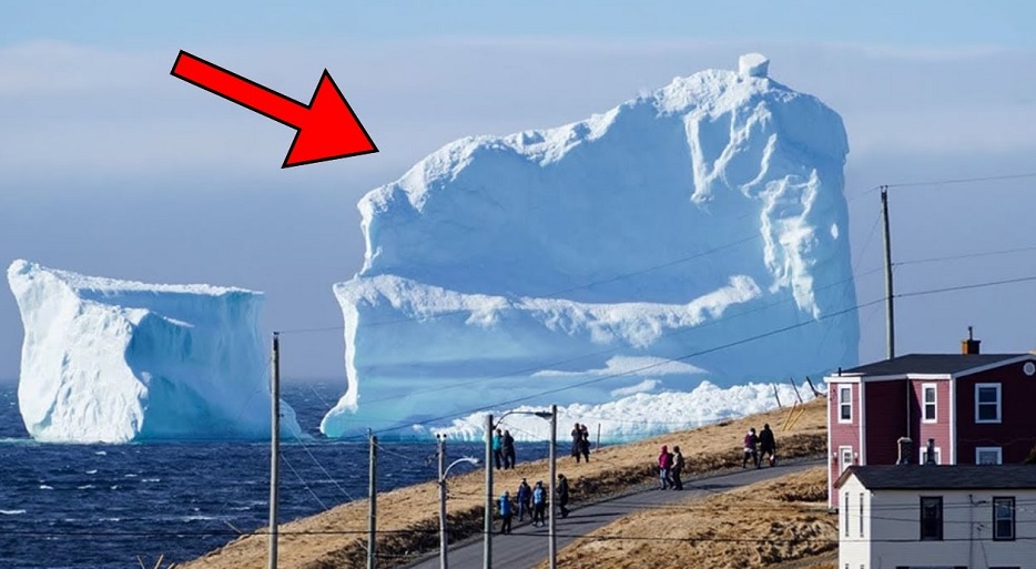 An iceberg drifts close to the nearby village. People Get Scared When ...